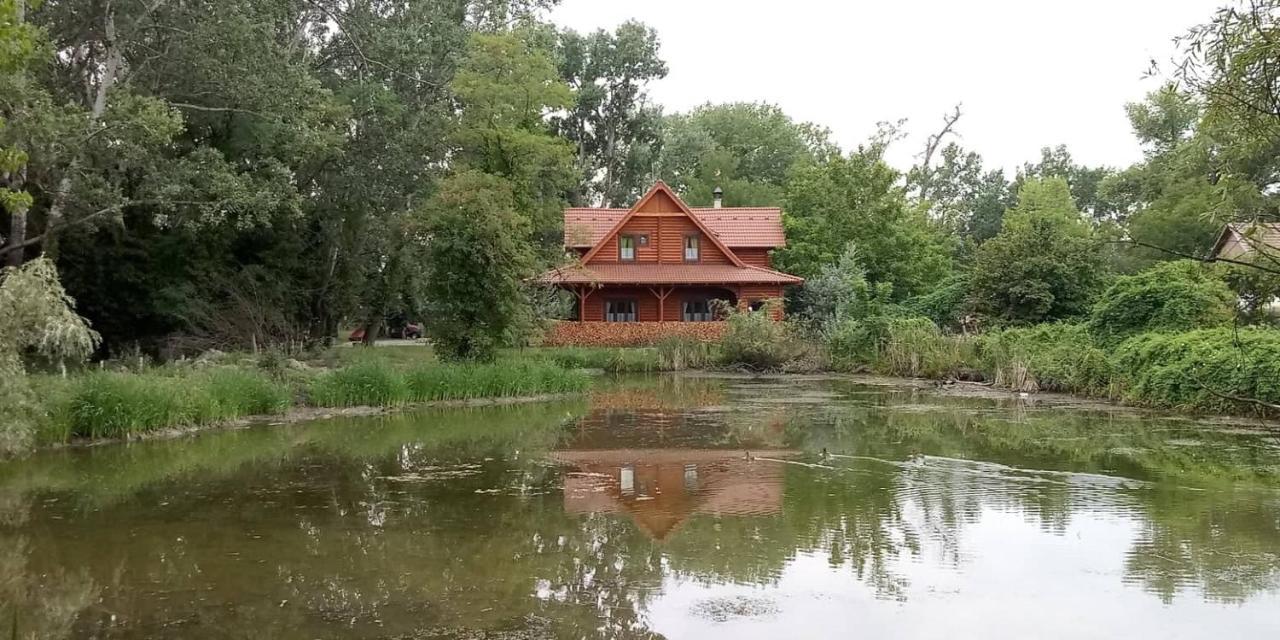 Dom Argyelus - Argyelus Haz - Fesztypark Hotell Martovce Exteriör bild