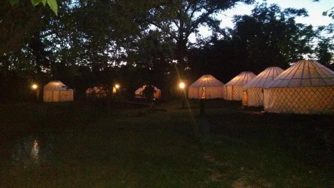 Dom Argyelus - Argyelus Haz - Fesztypark Hotell Martovce Exteriör bild